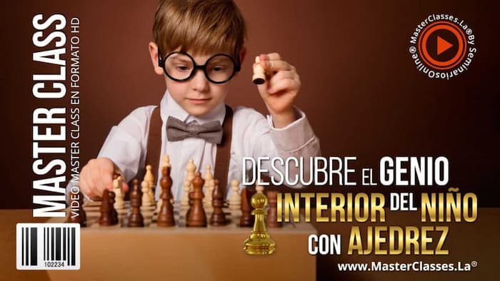 Niño desarrollando su genio interior con ajedrez